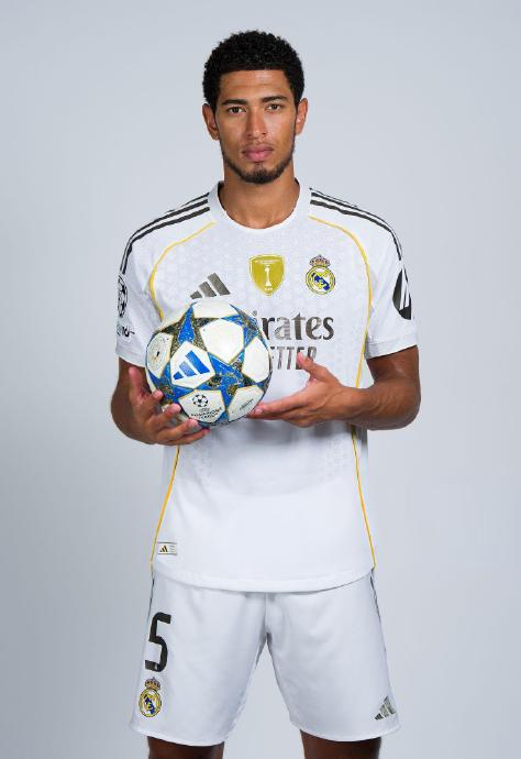 13岁零343天，阿森纳小将成为青年欧冠历史上最年轻出场球员