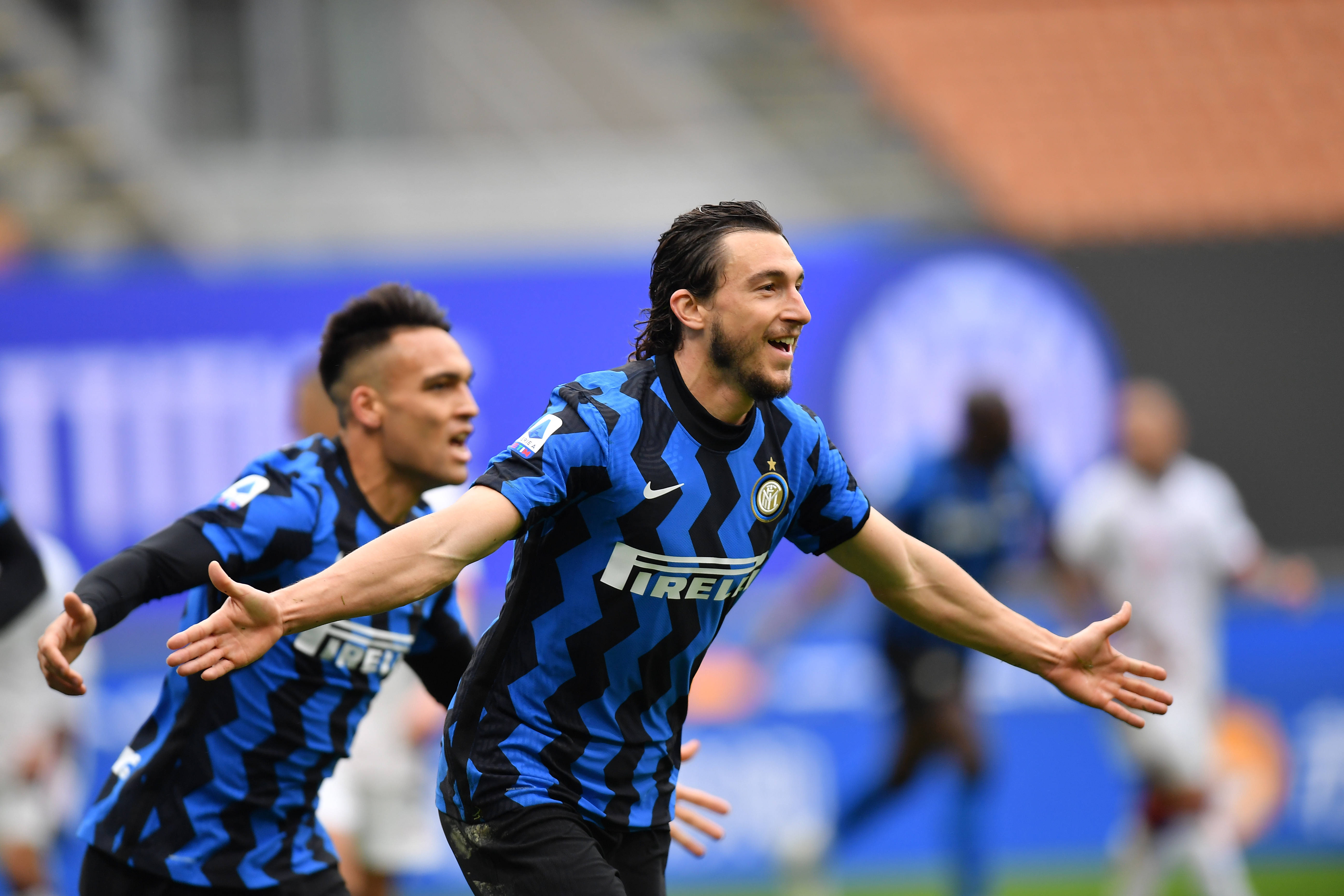 巴萨小将亚马尔父亲在贝蒂斯球迷区庆祝被带离