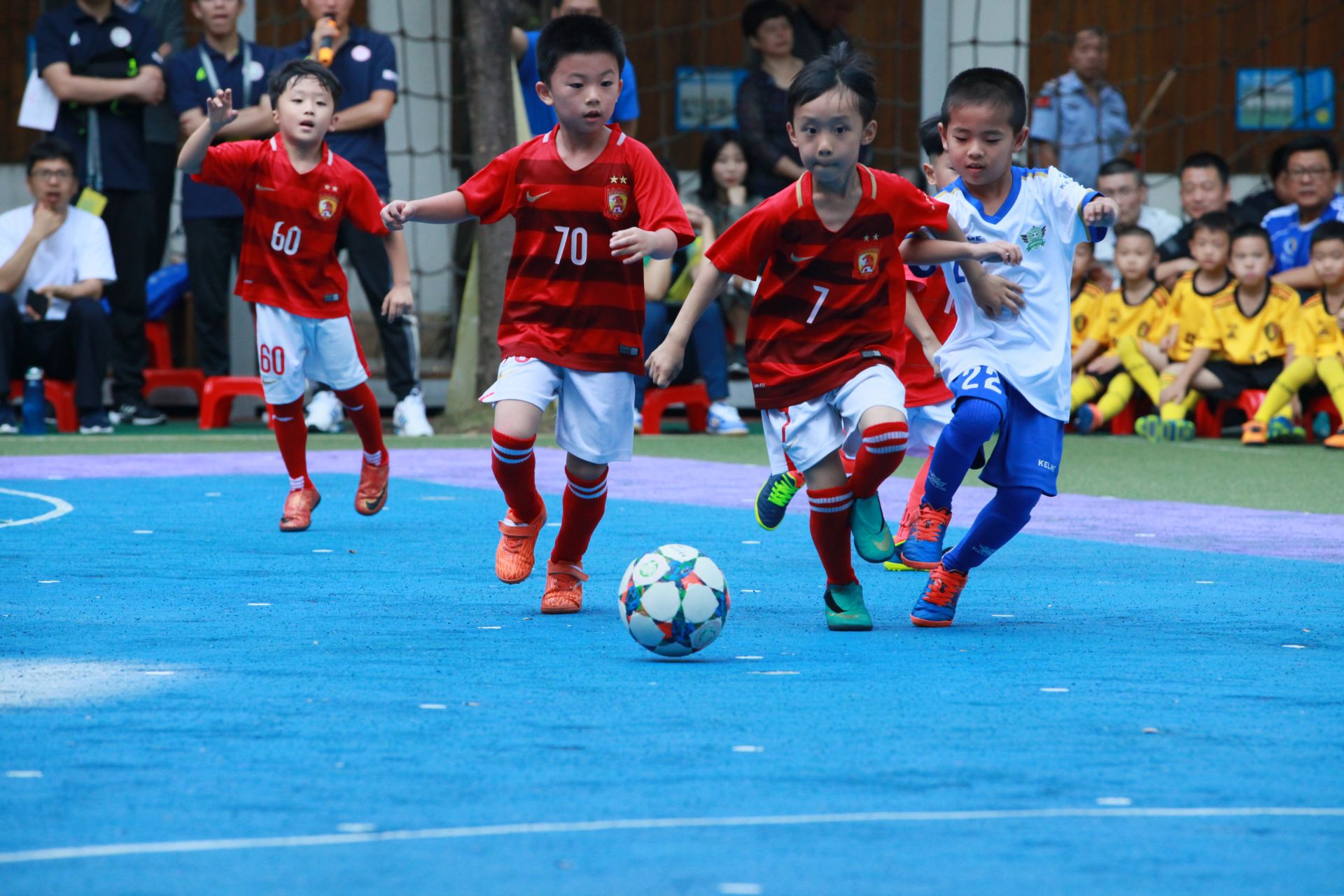 欧文快攻压哨上篮，全场沸腾