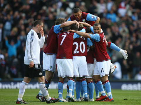 斯基拉：那不勒斯加速推进梅努租借谈判，曼联尚未决定其未来（斯基拉：那不勒斯加快推进梅努租借，曼联对其去留仍未定）