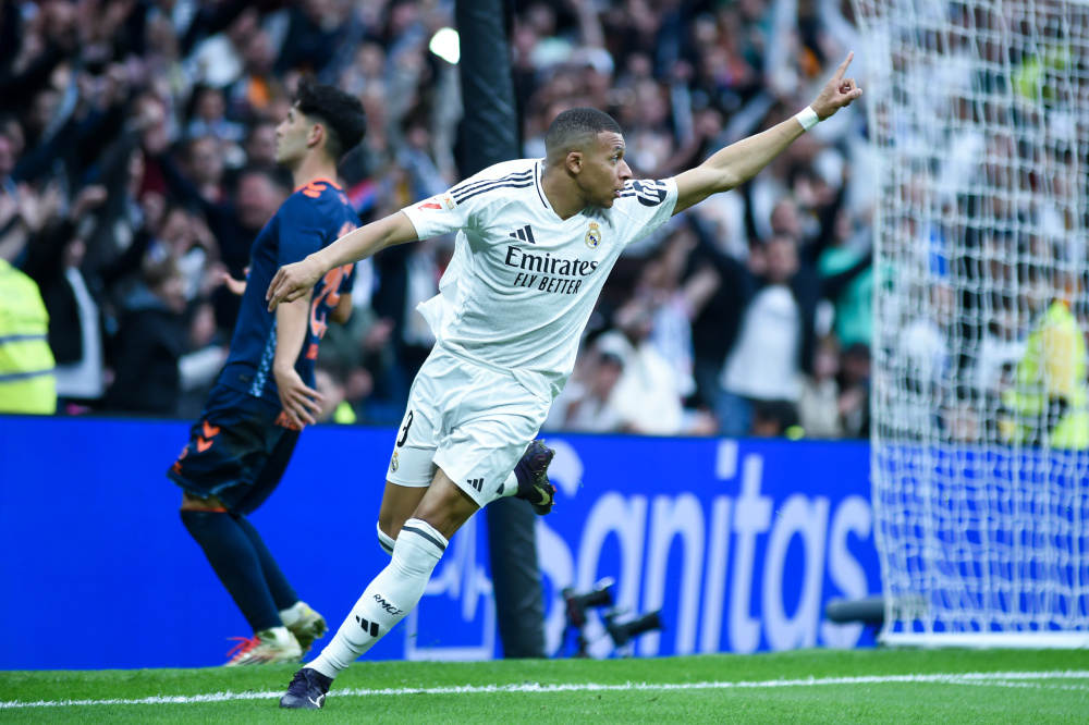 意甲登顶！让2追3 米兰3-2客胜都灵反超两强 普利西奇替补双响