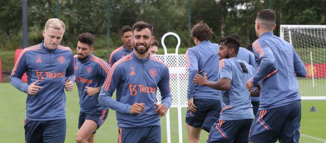 中超：上海海港4-0大胜深圳队（中超焦点战：上海海港4-0横扫深圳队）