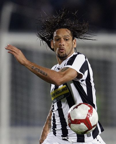 西班牙vs土耳其首发：奥尔莫、梅里诺先发，居莱尔替补（西班牙对阵土耳其首发确定：奥尔莫、梅里诺出战，居莱尔替补待命）