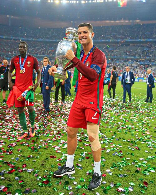 赖特：媒体在利用贝林被换下制造矛盾，这事他们能炒到世界杯（赖特：媒体借贝林被换大做文章，话题能炒到世界杯）