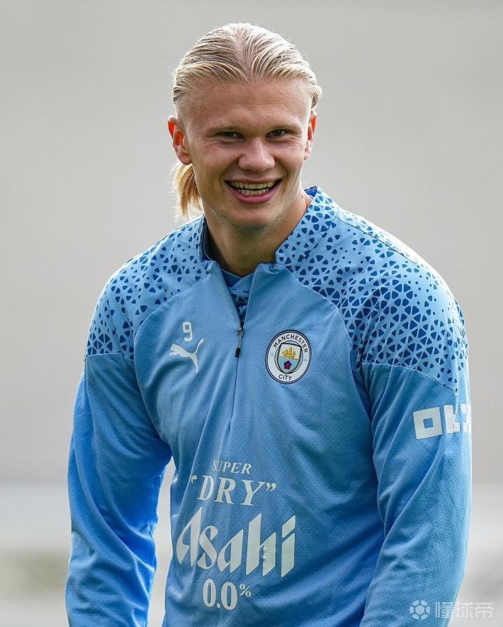 德甲战报：凯恩替补登场戴帽，拜仁5-0狂胜十人斯图加特