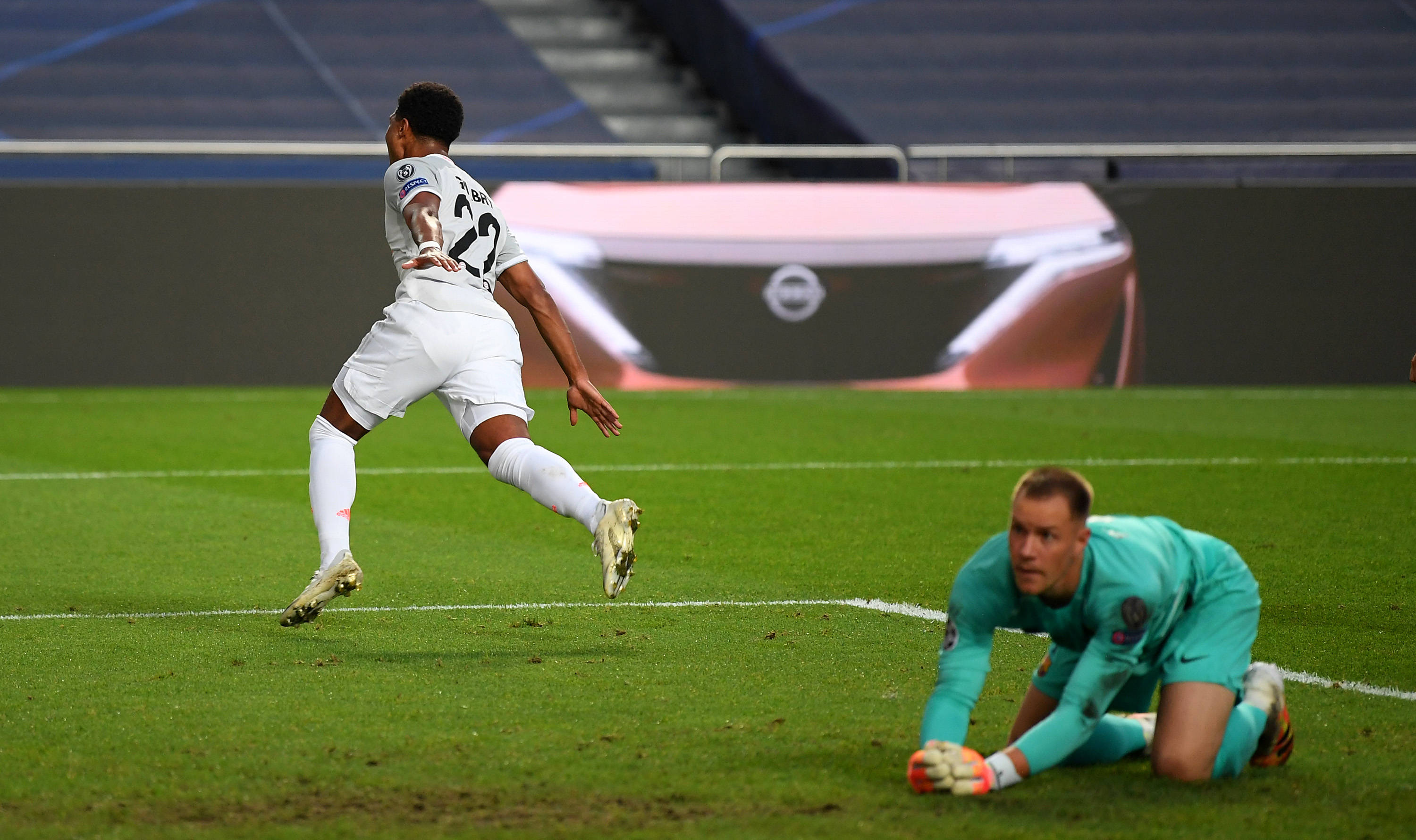 赣州队1-0宜春队，总比分3-0夺得赣超冠军，卢欣头球破门