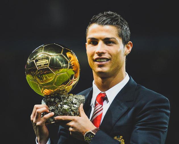 FOG与NFL达成多年合作，标志性宽松剪裁引关注