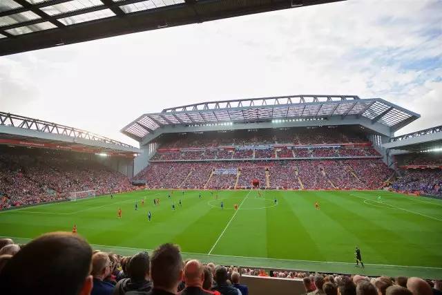 足球中超主帅否认下课传闻：全力以赴（中超主帅辟谣下课传闻：将尽全力带队）