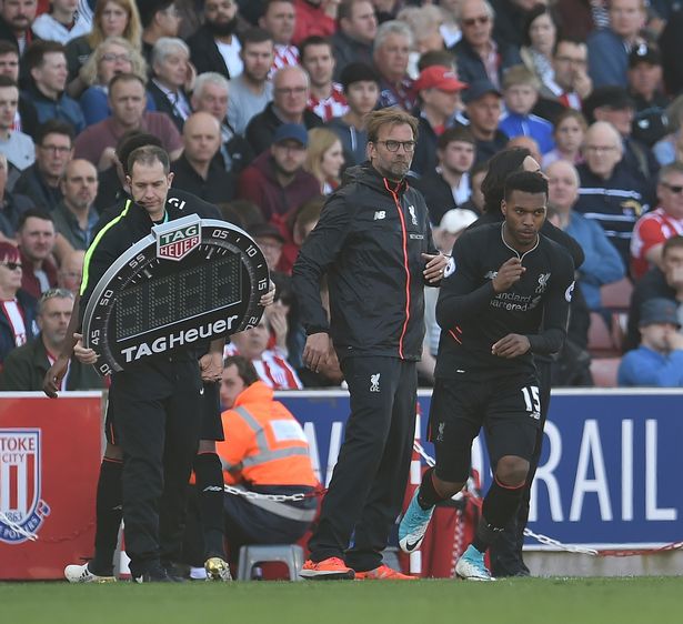 西甲前瞻：皇马力求新年前三连胜，塞维利亚相互交锋明显劣势（西甲前瞻：皇马冲击年前三连胜，塞维利亚历史交锋处于下风）