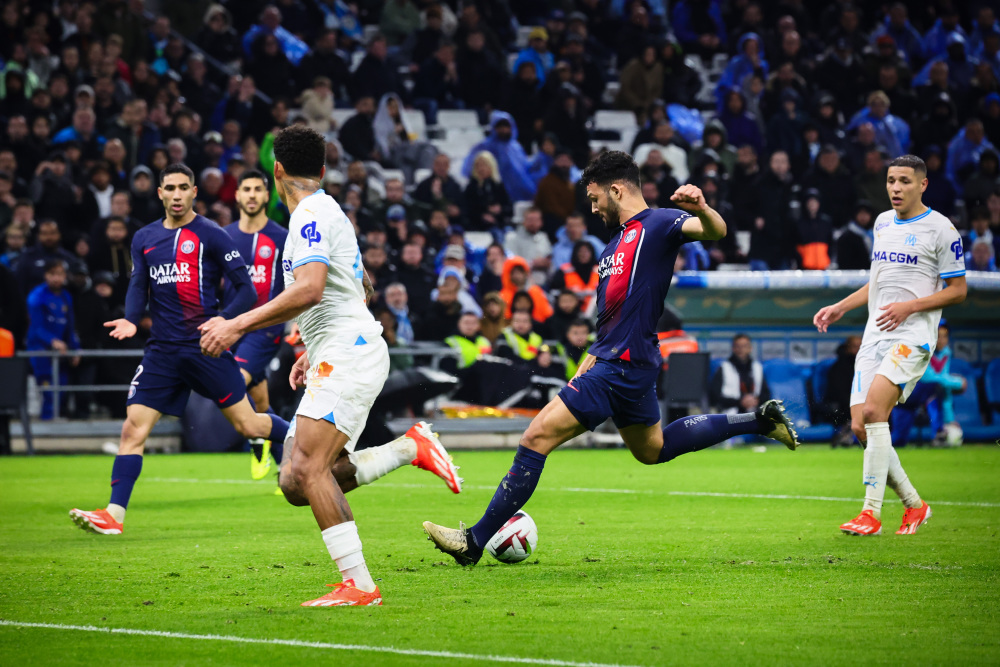 足球巴萨公布主力中场伤情，将缺阵一月（巴萨确认主力中场伤停，预计休战一个月）