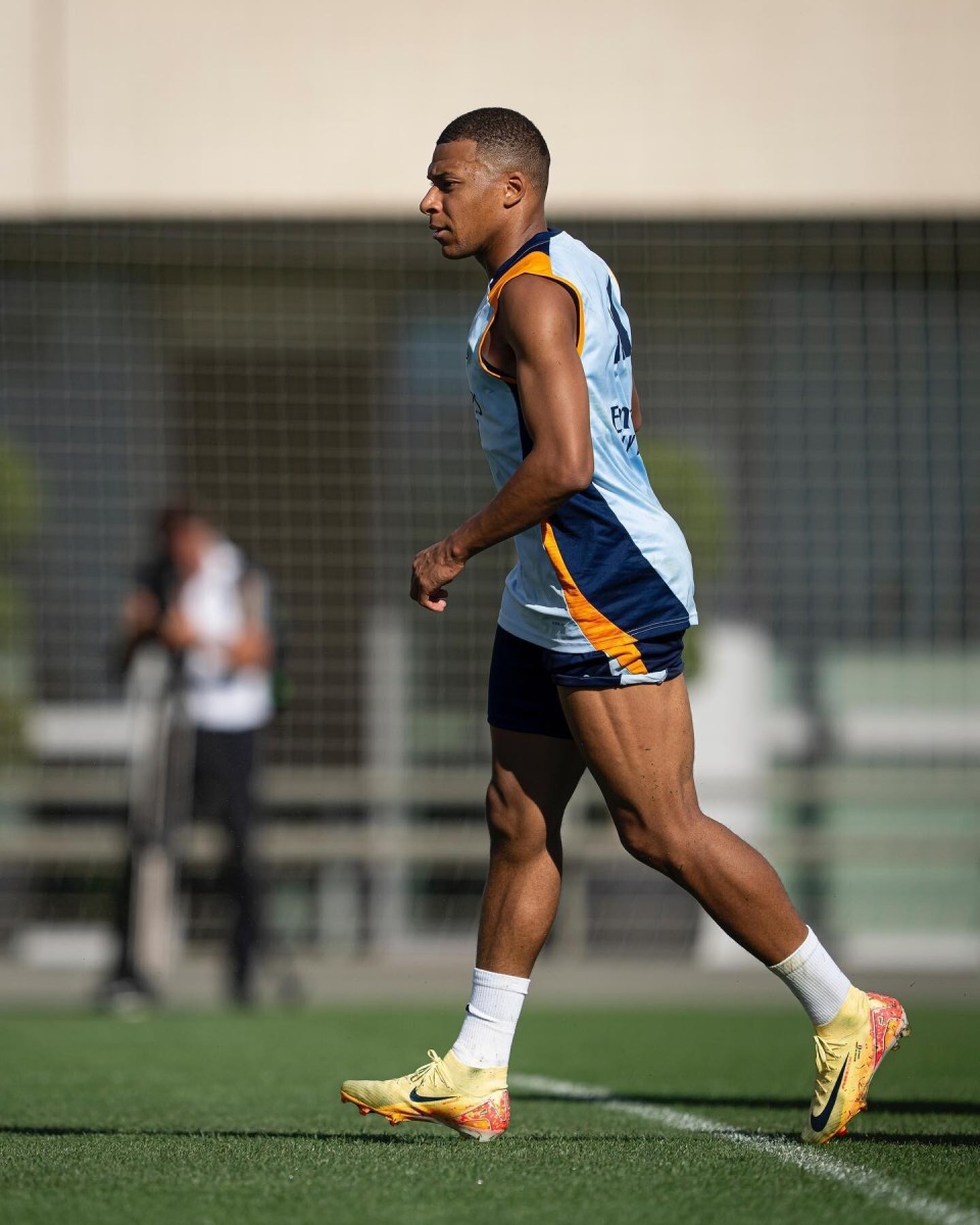 国足友谊赛战胜韩国展现新阵容